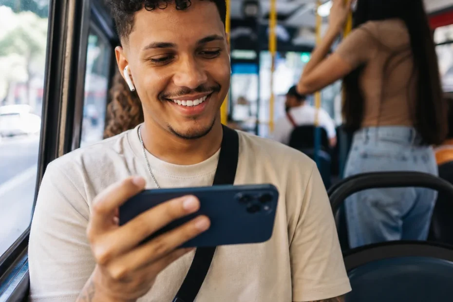 A expansão do mercado de smartphones e a democratização do entretenimento online no Brasil